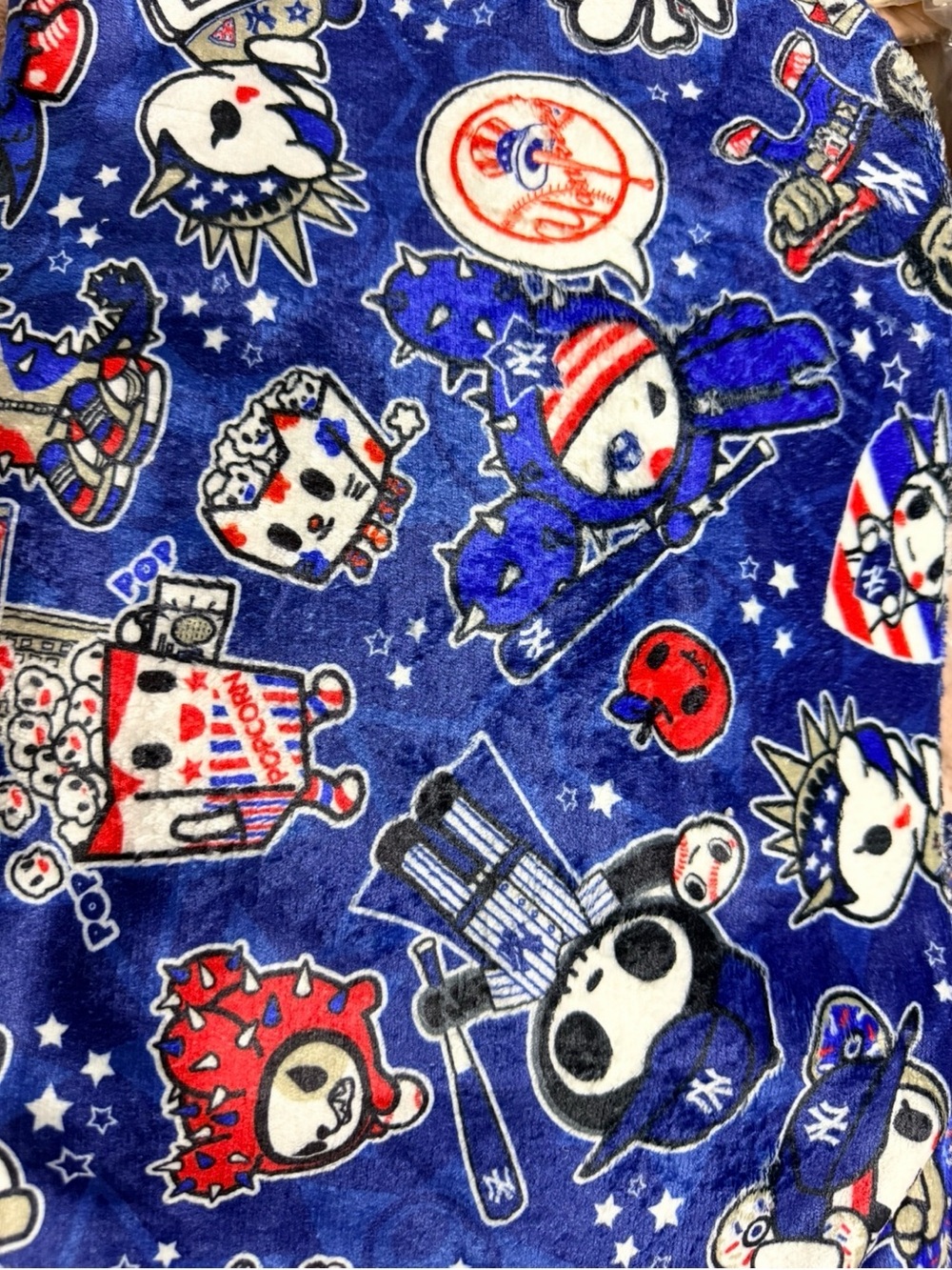New tokidoki New York Yankees 50x60 Plush Throw Blanket
